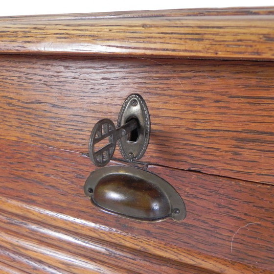 Eichenschrank mit Rollladen und einem Rollladen, 113 cm hoch, 1930er Jahre – Kommoden, Wood (photo 16 of 26)