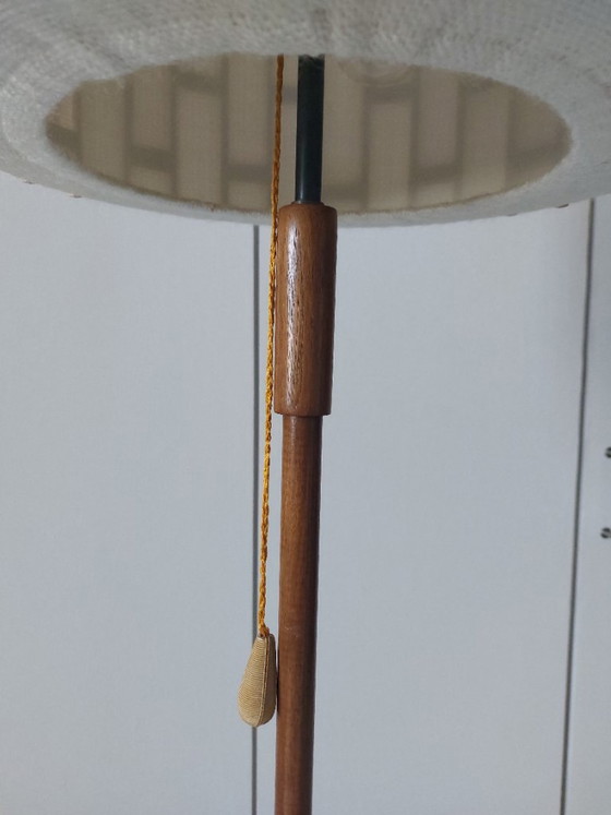 Piccola e rara lampada da terra Temde, anni '60, elementi in legno, paralume in tessuto, vintage (photo 6 of 7)