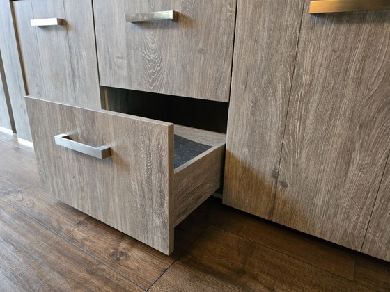 Image 1 of Aparador moderno y robusto