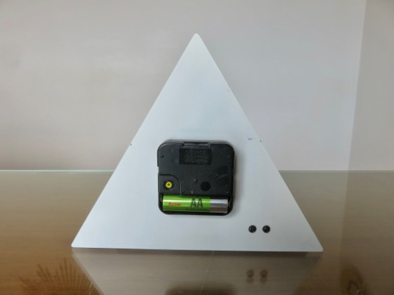 Image 1 of Table clock by Makiko Taniguchi, Memphis period, 1980