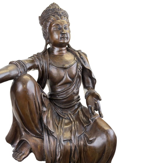 Monumentale Statua Antica Francese in Bronzo di Guanyin "Monet" – Unico Angolo-Sitter Stile Reale Alto (57 (photo 3 of 11)