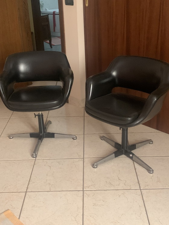 Image 1 of Pair of Executive Model 71 armchairs by Eero Saarinen (1950), an iconic Italian production licensed by Knoll.
