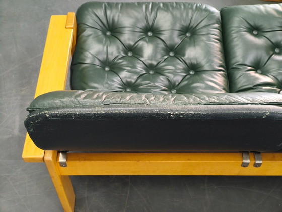 Image 1 of Tweezitsbank van groen leer uit het midden van de 20e eeuw, Tsjechoslowakije, jaren 70