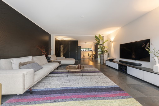 Leolux Bellice Sofa with Table and Chaise Longue from 2024