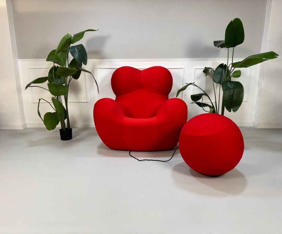 B&B Italia La Mamma Up designer armchair fabric red | €3,600 | Whoppah