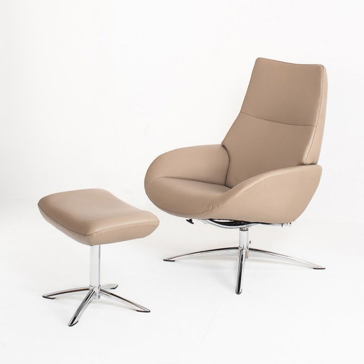 Sillón de piel con reposapiés. Modelo Lotus. Fabricante: Kebe. ​​Dinamarca. – verstelbare relaxstoel, Leather