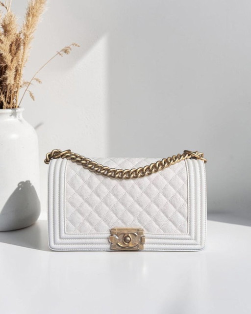 Chanel Boy Medium - Caviar 25CM Crème Wit Verouderde Goudkleurige Hardware Serie 26