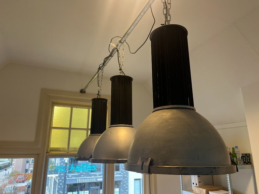 Industriële lampen uit de Citroën-fabriek in Frankrijk