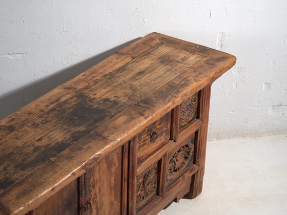 Antique low carved sideboard in elm wood – China, circa 1930 – Iron (photo 18 of 40)