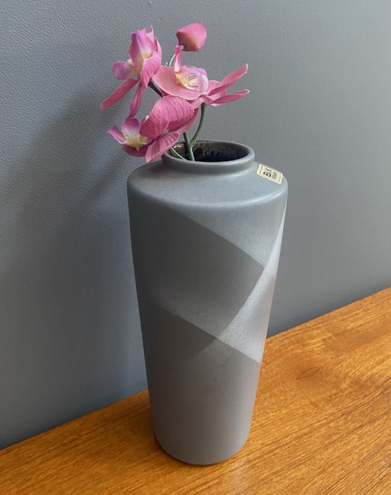 Image 1 of Modernist Vase by Bay  model 690 25 1970s WGP 