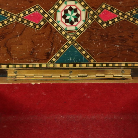 Image 1 of Caja de joyería con incrustaciones de marquetería