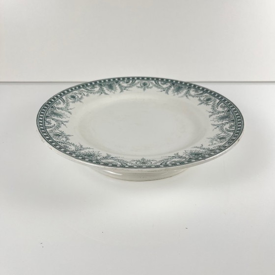 Image 1 of Plato de presentación con pie, de loza, modelo "Wilbur", Moulins des loups, finales del siglo XIX - principios del siglo XX.