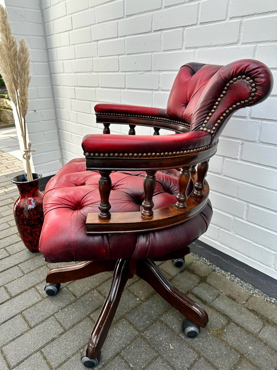 Poltrona da Capitano Chesterfield Inglese Vintage Sedia da Ufficio Mogano, Sedie da ufficio, Pelle, Rosso (foto 6 di 15)