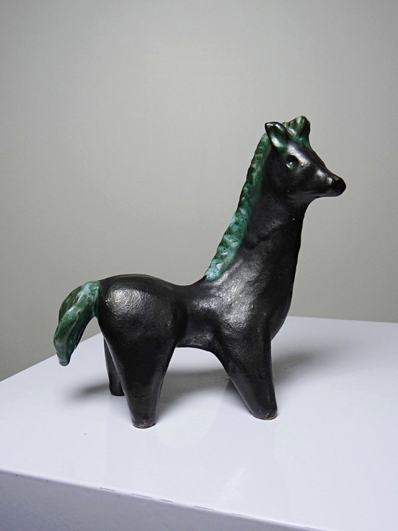 Image 1 of Vintage gestileerd paard van zwart en groen geglazuurde klei, handgemaakt.