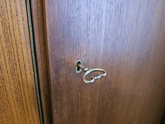 Image 1 of Armadio vintage in teak impiallacciato (circa 70 anni) – buone condizioni