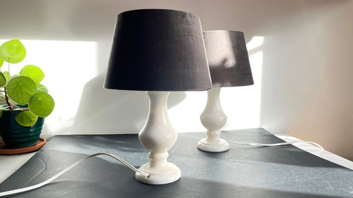 Een paar vintage albasten lampen