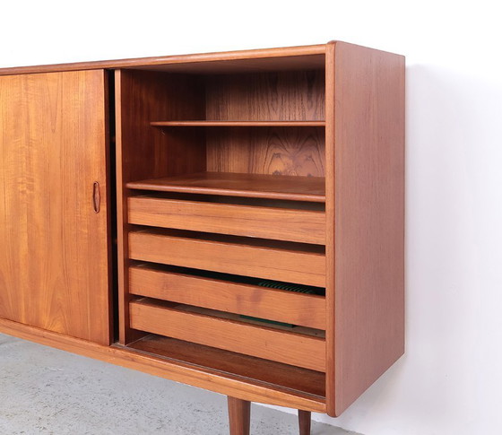 Image 1 of Dänisches Teak-Highboard mit Schiebetüren, 1960er Jahre