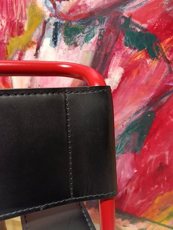 Image 1 of Bolso Knoll Wassily B3 rojo mate, nuevo-usado, en piel negra, de Marcel Breuer.