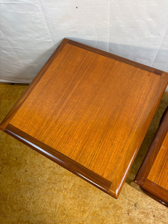 Ensemble de tables gigognes en teck style rétro vintage des années 50, signé G Plan (1960). Cet ensemble de (photo 4 of 12)
