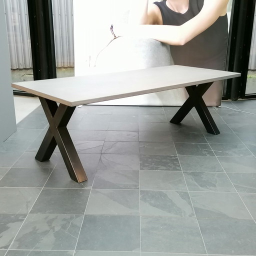 Private Label Concrete - Beton Look - Showroom eettafel