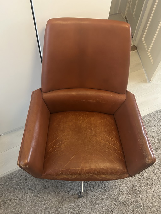 Poltrona direzionale Finn Juhl modello 210