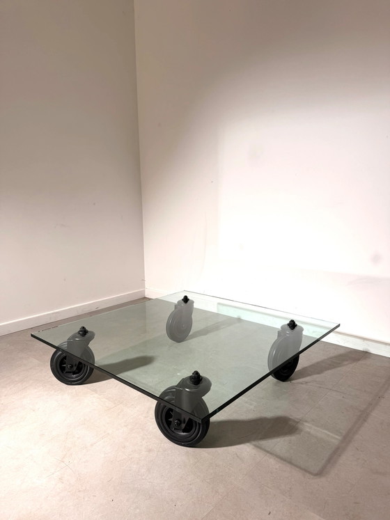 Gae Aulenti “Tavolo con Ruote” Table basse – Tables basses, Glass (photo 3 of 5)