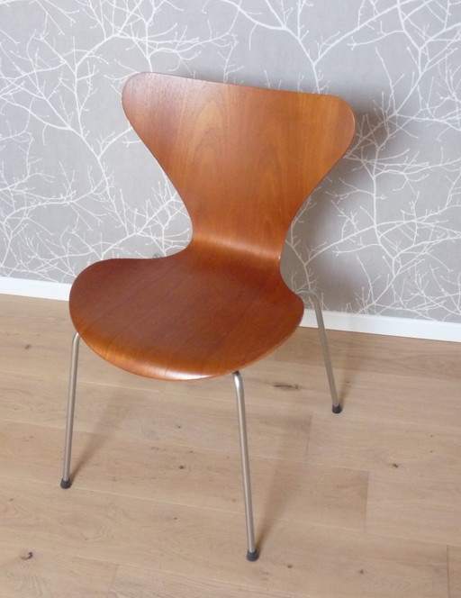 Silla Mod.  3107 Arne Jacobsen TECK