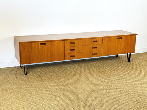 Scandinavisch dressoir van teakhout, 1960