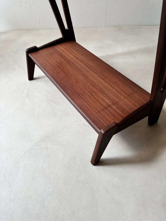 Image 1 of Tavolino laterale in teak dalla forma organica degli anni Sessanta