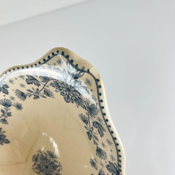 Image 1 of Bord met "Estrées"-patroon, door U&C Sarreguemines, blauw, 1900