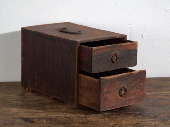 Antica cassettiera giapponese piccola laccata con due cassetti – Giappone, circa 1910 – Cassettiere, Leather (photo 16 of 40)