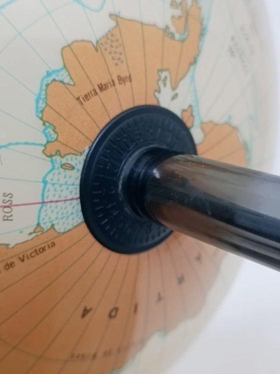 Image 1 of Globo in plexiglass illuminato, realizzato da Nova Rico Florence nel 1969.