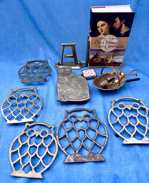 Large vintage collection made of solid brass - owls, cat, bookend & more