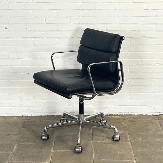 Image 1 of Vitra EA 217 Soft Pad Office Chair