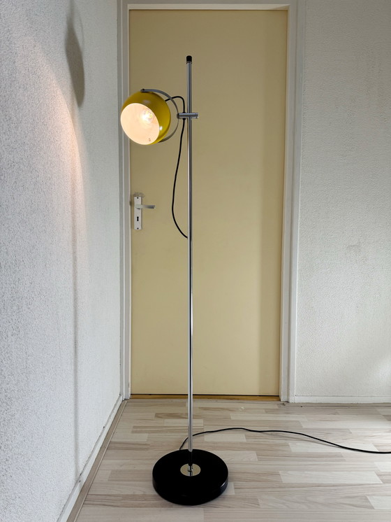 Image 1 of Lampada da terra vintage a forma di bulbo oculare giallo - Restaurata professionalmente - Stile Space Age / Retro