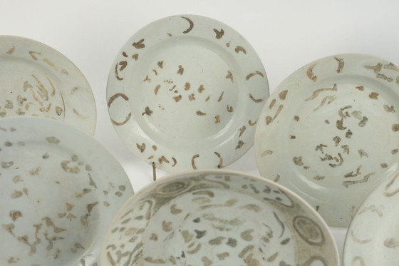 Image 1 of Plato de porcelana china. Obra del siglo XVII.