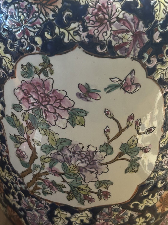 Image 1 of Beautiful set of hand-painted Chinese vase and voodoo pot/tea caddy