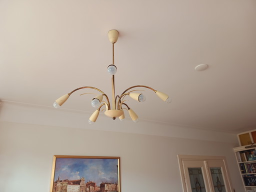 Bent u op zoek naar een assortiment mooie vintage lampen? Dan is dit de kans om er in één keer 8 aan te kunnen schaffen. Omd