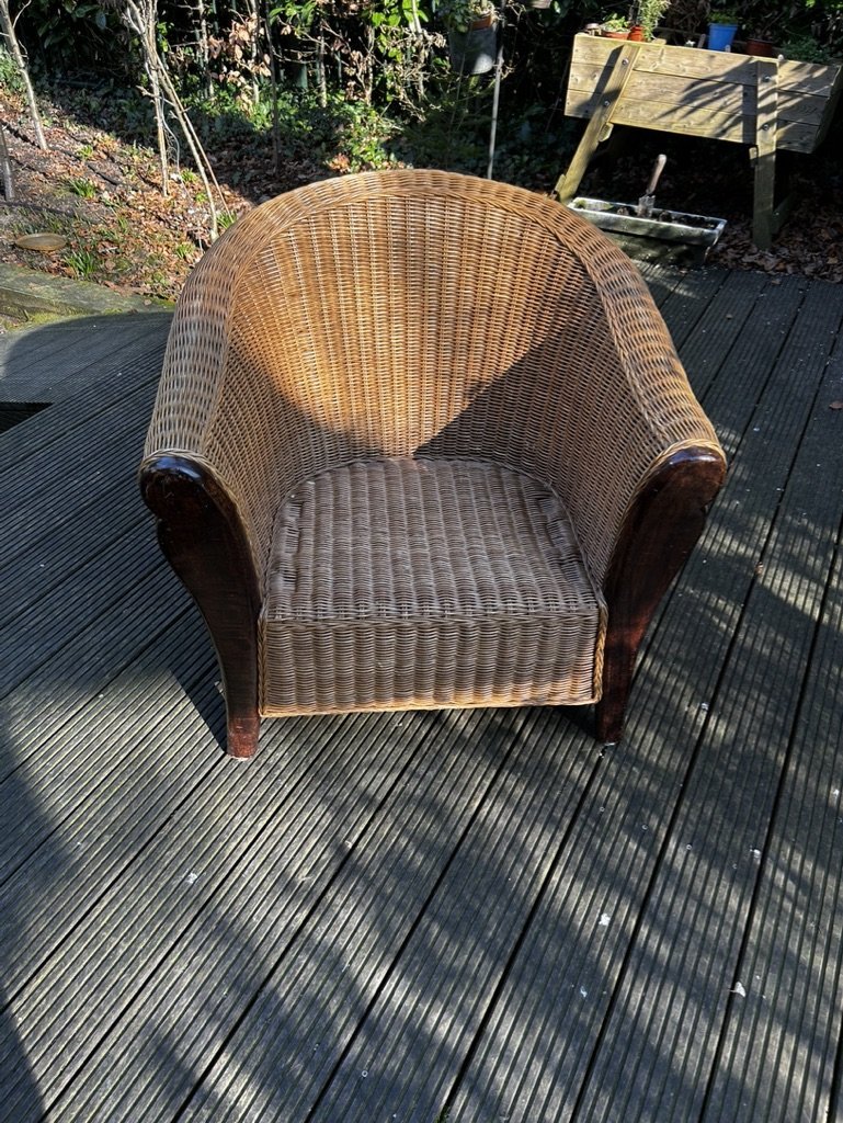 Sillón redondo de mimbre