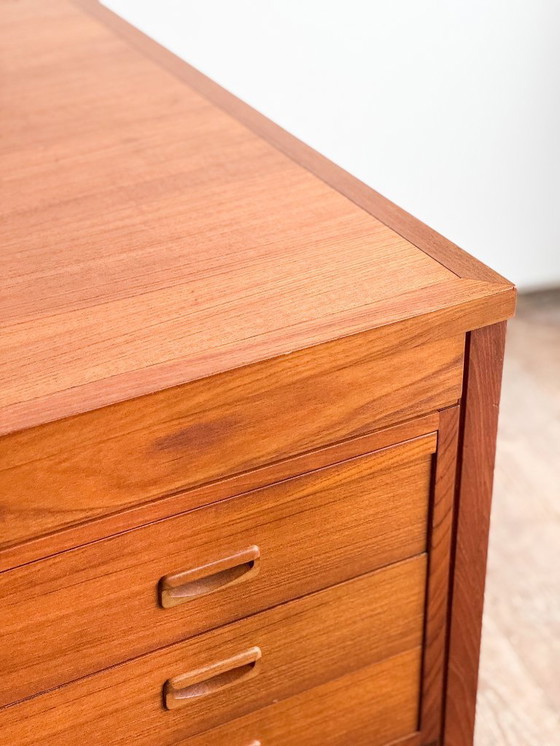 Image 1 of Scrivania direzionale in teak di metà secolo con intarsi in pelle