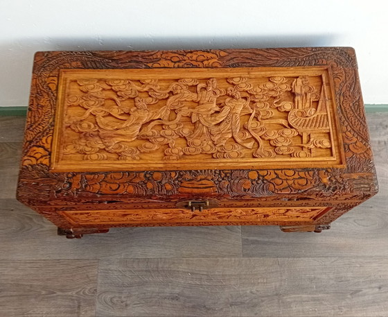 Baule cinese in canfora intagliato vintage – Armadi contenitori, Legno, Ottone (photo 5 of 15)