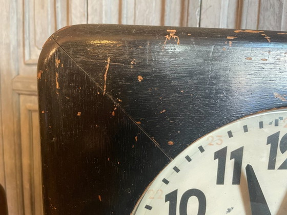 Image 1 of Fabriekesklok Klok Wandklok Vintage Frans jaren 40