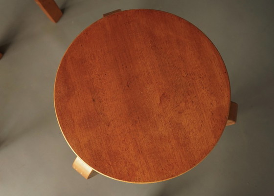 Image 1 of Set van 6 krukken model 60 van Alvar Aalto voor Artek Finland, jaren 1940.