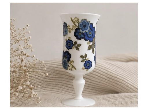 Vintage White Opaline Glass Chalice Vase – 1970s Retro Blue Flower Pattern – vazen, Porcelain (photo 2 of 5)