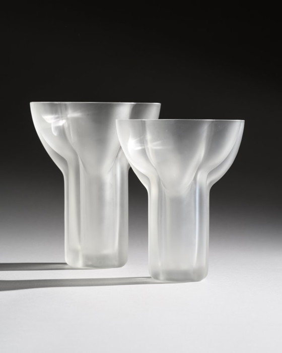Image 1 of Dúo de jarrones de vidrio satinado Rosenthal de Tapio Wirkkala: formas esculturales de vidrio esmerilado.