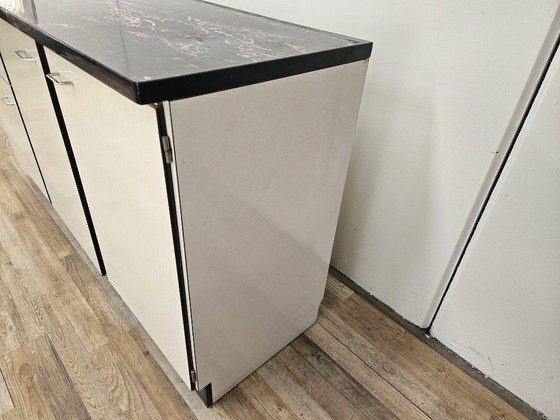 Image 1 of Formica keukenbuffet met marmereffect uit 1970