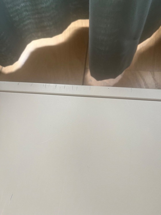 Zwei mattbeige offene Wandregale, by FonQ, Metall, Modern (Foto 6 von 8)