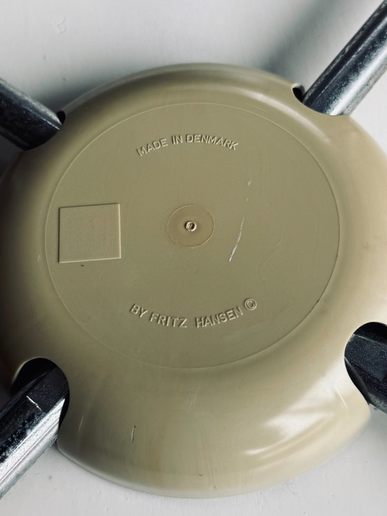 Image 1 of Original Fritz Hansen Butterfly Chair (1983) – Arne Jacobsen – White