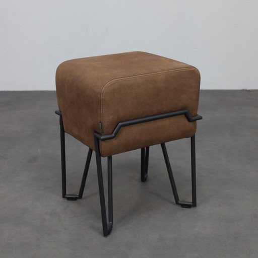 Taburete bajo Bokk en cuero de Ka-Lai Chan para Puik Design