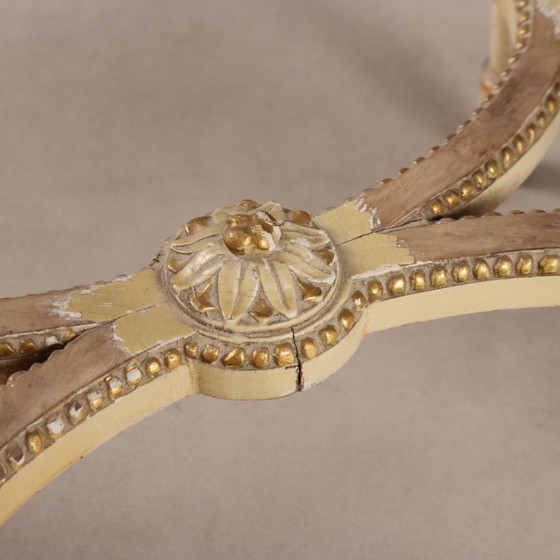 Image 1 of Mesa de centro de estilo neoclásico